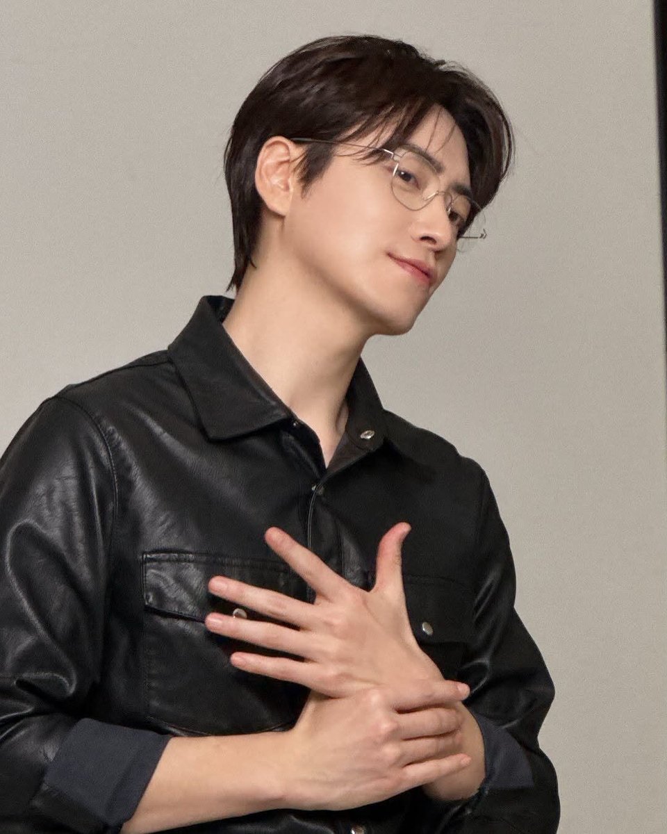 mmummok22's tweet photo. 내가 젤로 사랑하는 턱 치켜든 주녁 https://t.co/vwt0GTdnxC