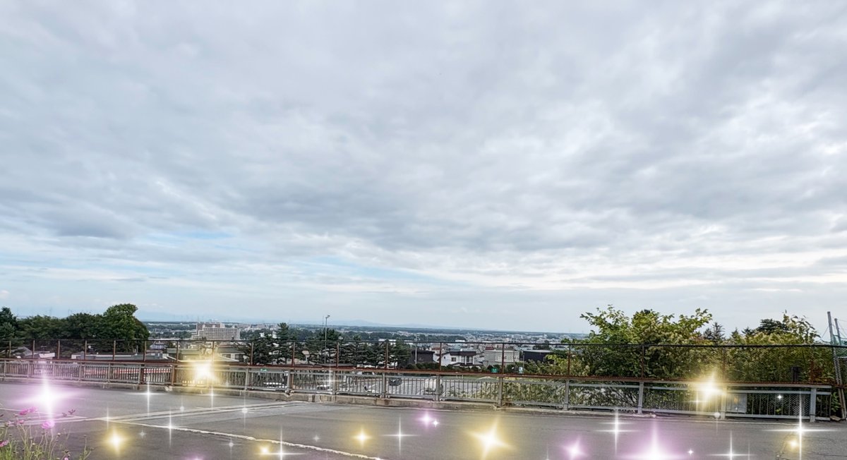 onebloom2026's tweet photo. 今週もありがとうございました✨
今日はお仕事で山側に来てます☺️
BOXを開ける時にトカゲ🦎に遭遇して発狂し、ハチ🐝に追いかけられ、最近闇夜を見てるので闇夜シリーズに出て来そうだ…と自業自得の怖さを午前中から体験中です😂笑

次は明日13:00からです🙋‍♀️ https://t.co/l3mo9QS7xz