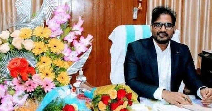 ChekrishnaCk's tweet photo. Gyanendra Kumar CID ವಶಕ್ಕೆ.

CID ಬಂದ್ಲು ED, CBI ವಶಕ್ಕೆ ಒಪ್ಪಿಸಿ ಈತನನ್ನ https://t.co/ya6KdI4dW9
