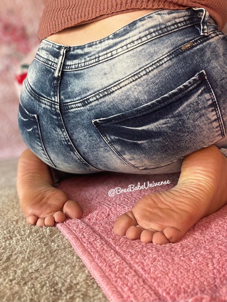 BreeBabeUnivers's tweet photo. Dinner is served.
#feet #footfetish #buttandfeet #jeans #footfetısh #ass #assworship #footworship #femdom https://t.co/aosPEuG49d