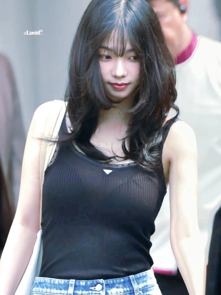 kokojiwon2's tweet photo. 카리나 시스루 https://t.co/56abEQ9mmk