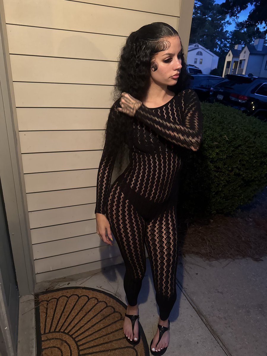 grlfrmdodgecity's tweet photo. a bad bih wit low body count 4 u to put yo focus on https://t.co/JbhVUo4RpY
