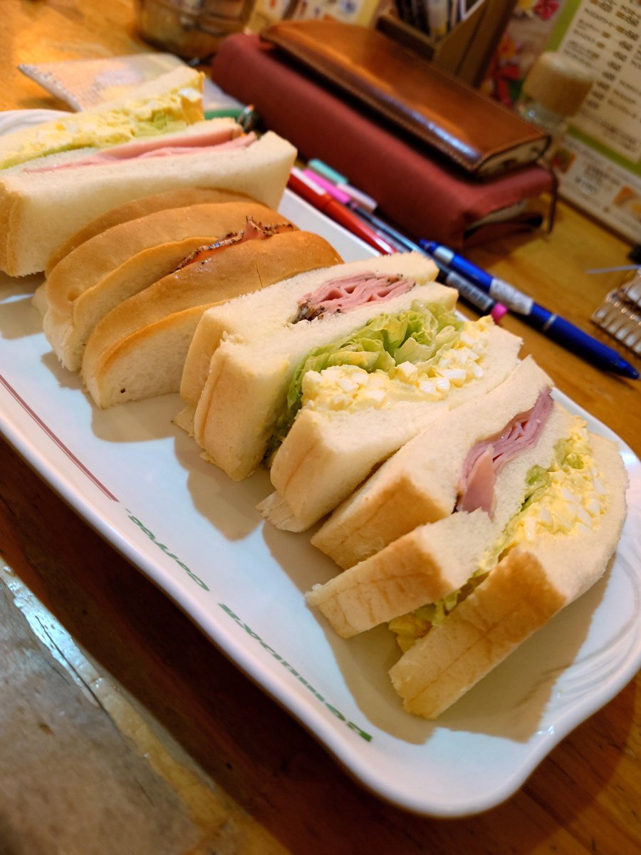 BalsaLANCER's tweet photo. コメダにて、たまご具沢山のペッパーポークサンドをオーダー。病みつき。美味い😋ボリューム多い玉子ペースト素晴らしい👏  #相沢菜人達 https://t.co/8fw1f9hmb1