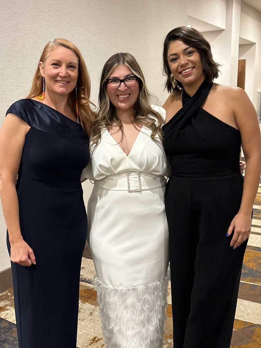 MelanieforNM's tweet photo. A truly beautiful and inspiring night celebrating the women leaders who are transforming our state—including the @EmergeNM Women of the Year and my sisters in the fight ABQ City Councilor Nichole Rogers and BernCo Commissioner Adriann Barboa. Happy 20 Years Emerge New Mexico!! https://t.co/8YVnwMrrCP
