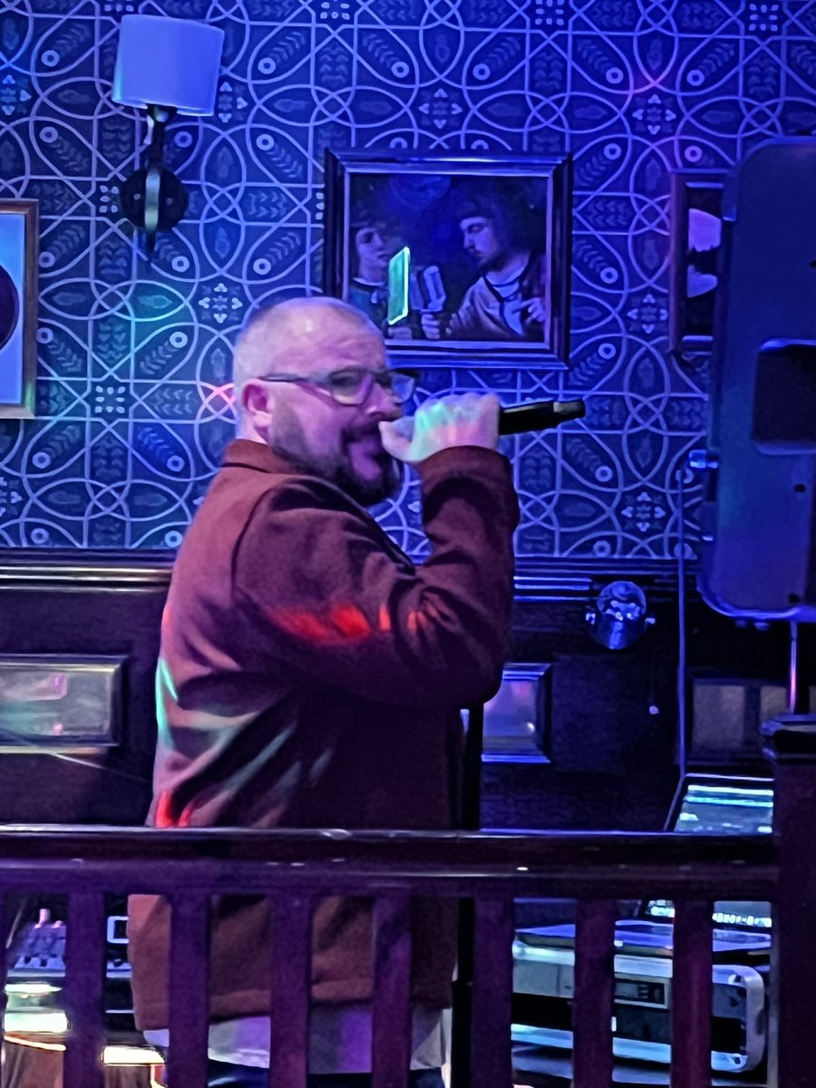 TheAndyDobson's tweet photo. Pretty much sure we saw Lee @Fifty2M singing in a pub last night https://t.co/ztsxFCKbg7