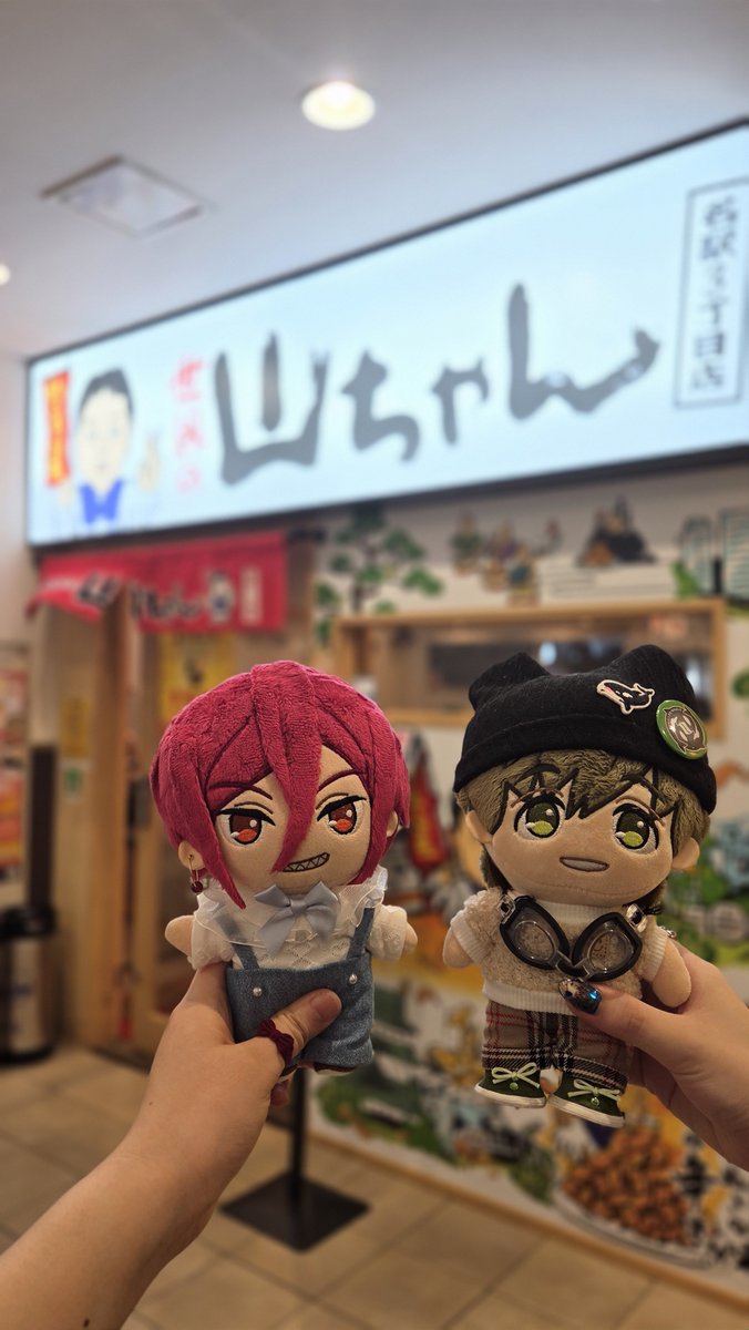 laveup1999's tweet photo. まこちゃんの食べてた手羽先も食べて美味しすぎて地元やけどテイクアウトした(笑) https://t.co/bZy6jSETTP