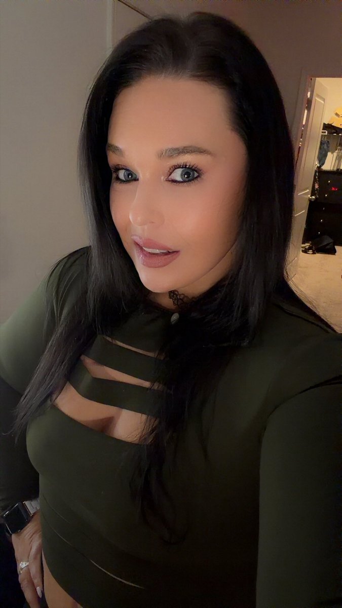 candi_peach28's tweet photo. Hubby invited the new hot single neighbor over for dinner! Hopefully I end up as dessert 😘#hotwife #vixen #naughtywife #onlyfans #myhusbandshares https://t.co/s8hnrNJdGB