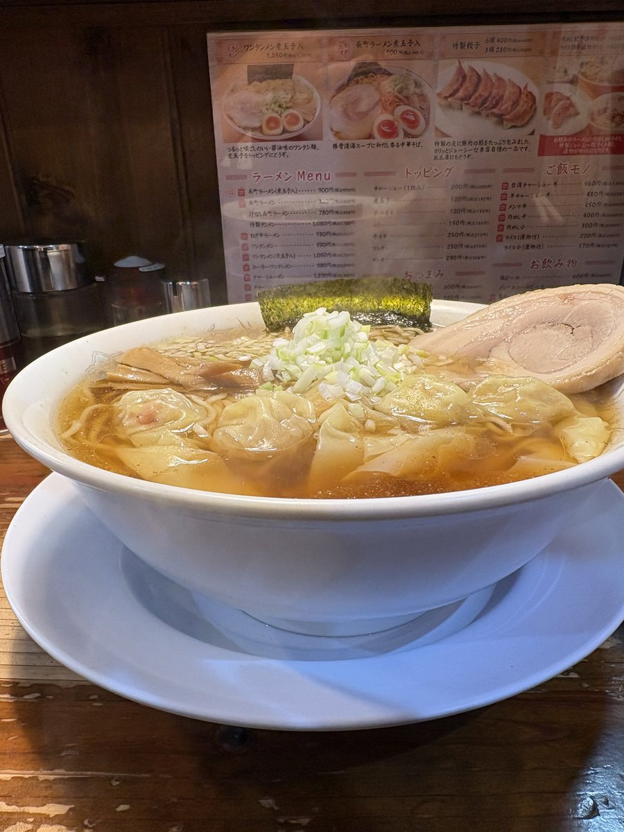 cools0915hs's tweet photo. 8月30日 日曜日

おはようございます☁️

11時30分〜21時迄通し営業🍜👍🏻
＃ワンタンメン大盛り
＃干し海老干し貝柱
＃熱々クリア豚骨スープ https://t.co/tp9PRDT1rR