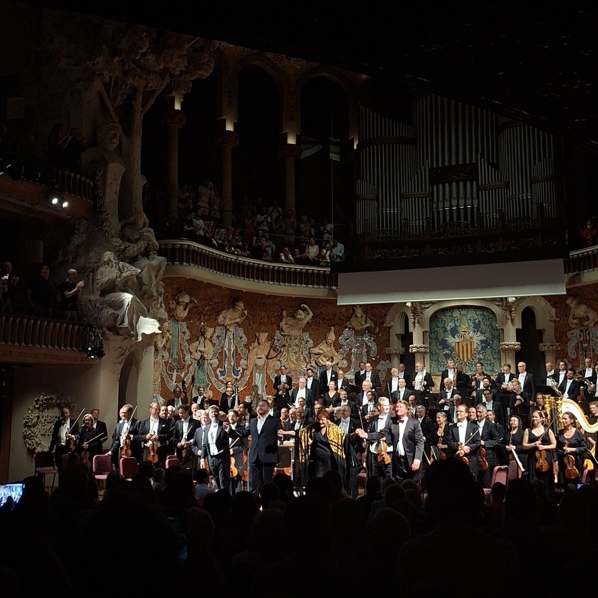 JoanMagrane's tweet photo. Wagner sense teatre és quedar-se a mitges, però quines mitges! 
Una pàgina per a la història gràcies al @FIMCPeralada ✨️🎶 https://t.co/GbyLN7wHrE