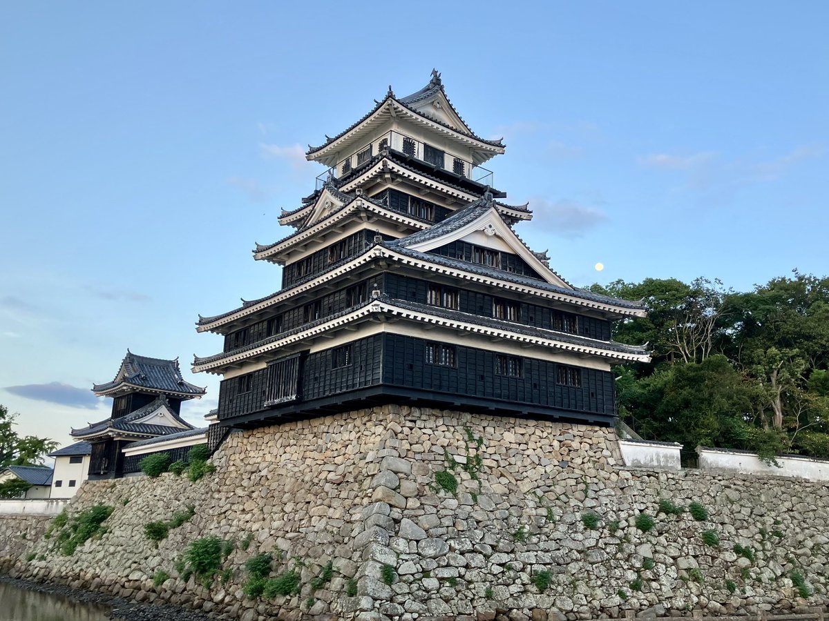 THB787's tweet photo. 中津市市内を散策。
中津は福沢諭吉生誕の地。

きょうは門司港から博多へ。

#中津 #中津城 https://t.co/jc8hxjcVSw