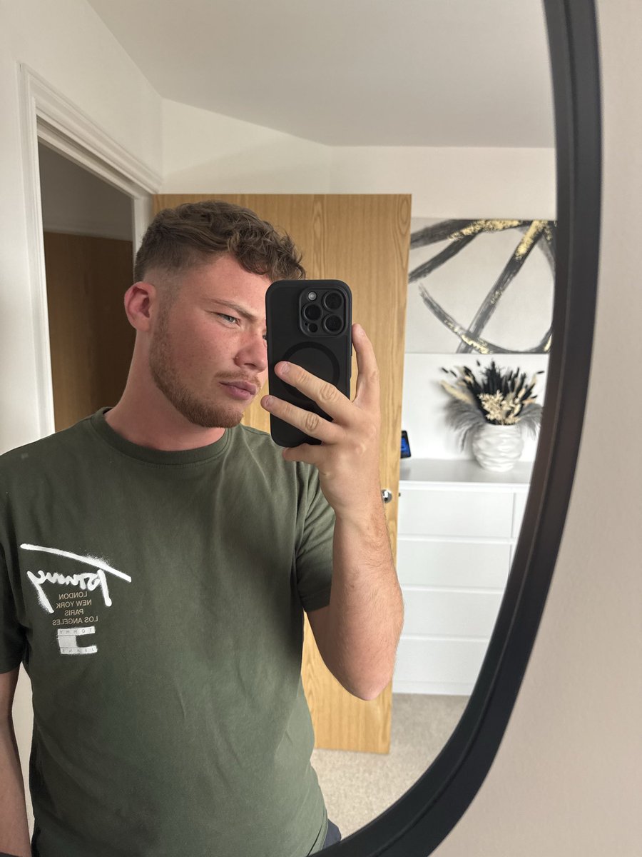 Con060999's tweet photo. Fresh fade 😍 https://t.co/whgXUkHPjk