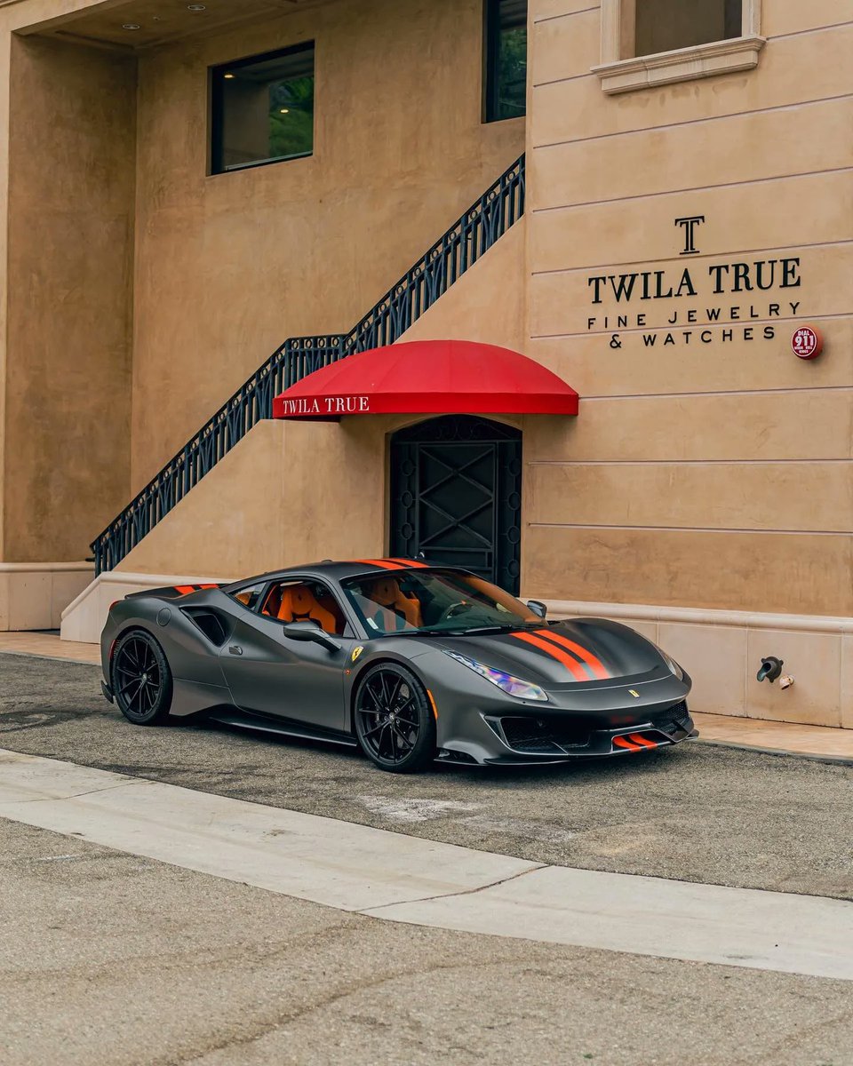 ApexDistrictX's tweet photo. Ferrari 488 Pista https://t.co/25t8U0SWFk