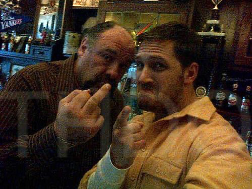 TheCinesthetic's tweet photo. Tom Hardy and James Gandolfini 📸 https://t.co/tUXh4jgnwB