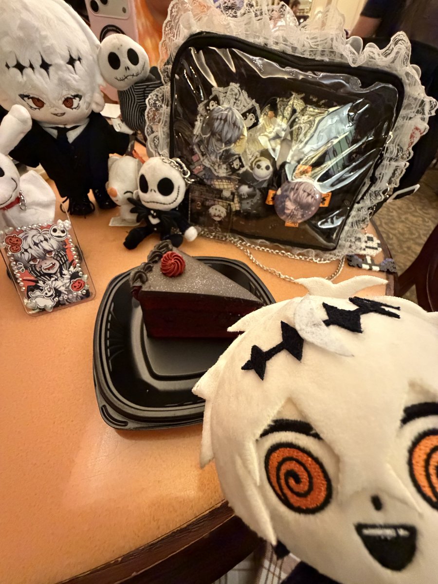 EllaAutisticKid's tweet photo. My Skully J Graves Ita bag :> #twistedwonderland #skullyjgraves #nightmarebeforechristmas #oshikatsu #fypシ https://t.co/JX4yyq3qQ4