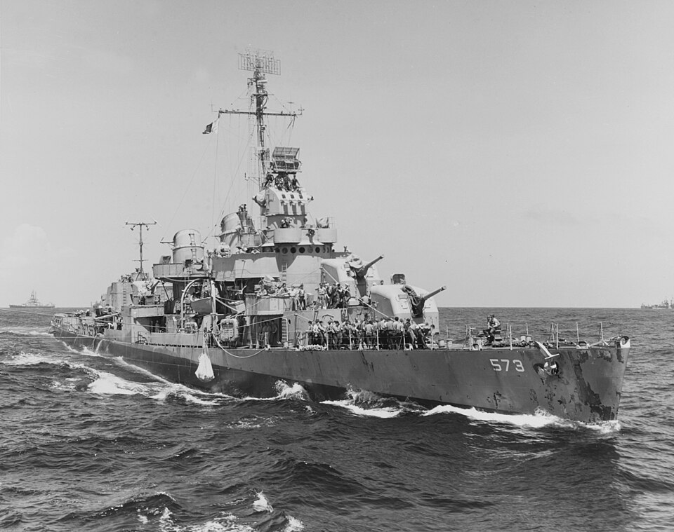 greatfleet1945's tweet photo. おはようございマスタング！
写真は駆逐艦　ハリソン（USS Harrison DD-573） https://t.co/rRQAMoJ8Ck