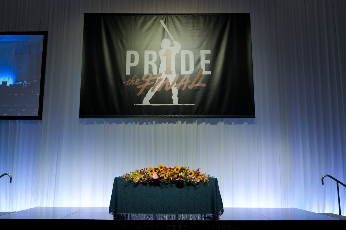 lions_official's tweet photo. #栗山巧 選手の引退記者会見は、この後9:00頃開始予定です。
現在YouTubeライブで、栗山選手の名場面集を放映中。
思い出を振り返りながら、会見開始までお待ちください。

▼YouTubeライブのリンク
https://t.co/lEV6R8hPHv

#seibulions #プライドシリーズ #ありがとう栗山さん https://t.co/vk6lIGqRQ3