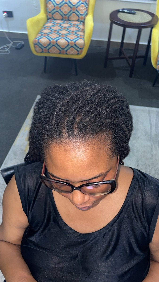 EhisOjeks's tweet photo. even after a hectic day, i still had to make mum’s hair this night before she travels 😔 https://t.co/2XOz816EvG
