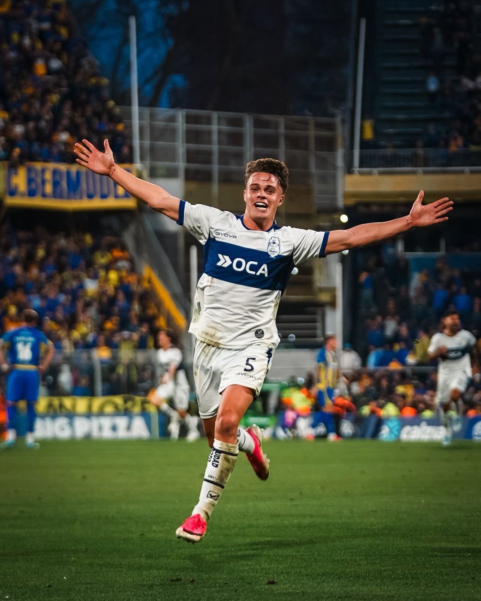 BarbettiJulian's tweet photo. #CGE #GELP Gran victoria del Lobo en el Gigante de Arroyito, necesitaba cortar la sangría y lo hizo con un partido muy trabajado. Merecido gol de Miramon que jugó un partidazo. Nacho Fernández siempre es la manija, Franco Torres entró muy bien. https://t.co/SUaggm9SX8
