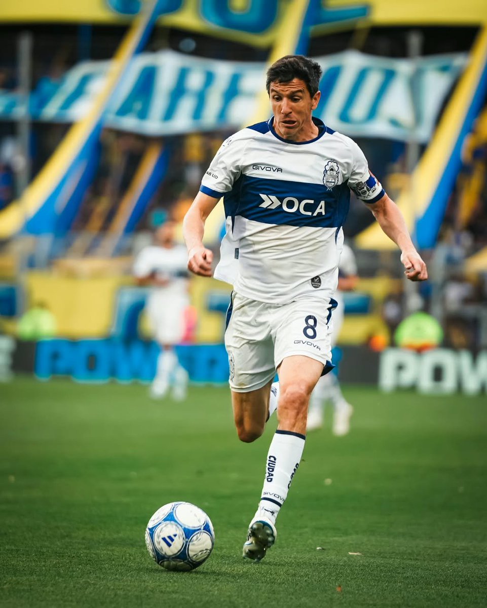 BarbettiJulian's tweet photo. #CGE #GELP Gran victoria del Lobo en el Gigante de Arroyito, necesitaba cortar la sangría y lo hizo con un partido muy trabajado. Merecido gol de Miramon que jugó un partidazo. Nacho Fernández siempre es la manija, Franco Torres entró muy bien. https://t.co/SUaggm9SX8
