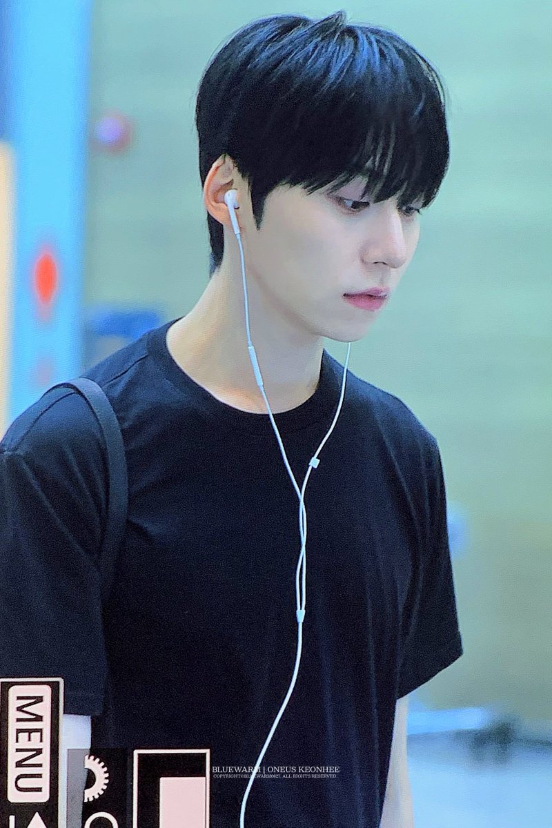 bluewarm0627's tweet photo. 260829 홍콩 출국 &amp; 입국 
건희 프리뷰💙

고생했따ㅏ🥺🫳🏻🫳🏻 

#원어스 #건희 #ONEUS #KEONHEE #파란건름이 https://t.co/q6qUy3UbZU