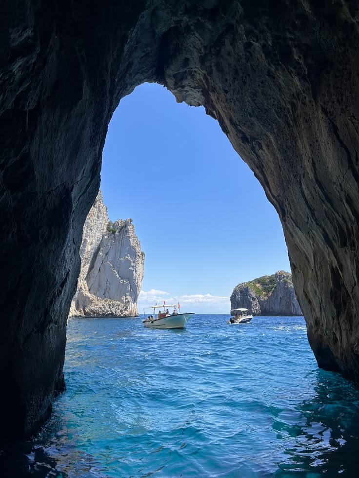 echoesofworld's tweet photo. Capri, Italy https://t.co/7F8RRnLKzJ