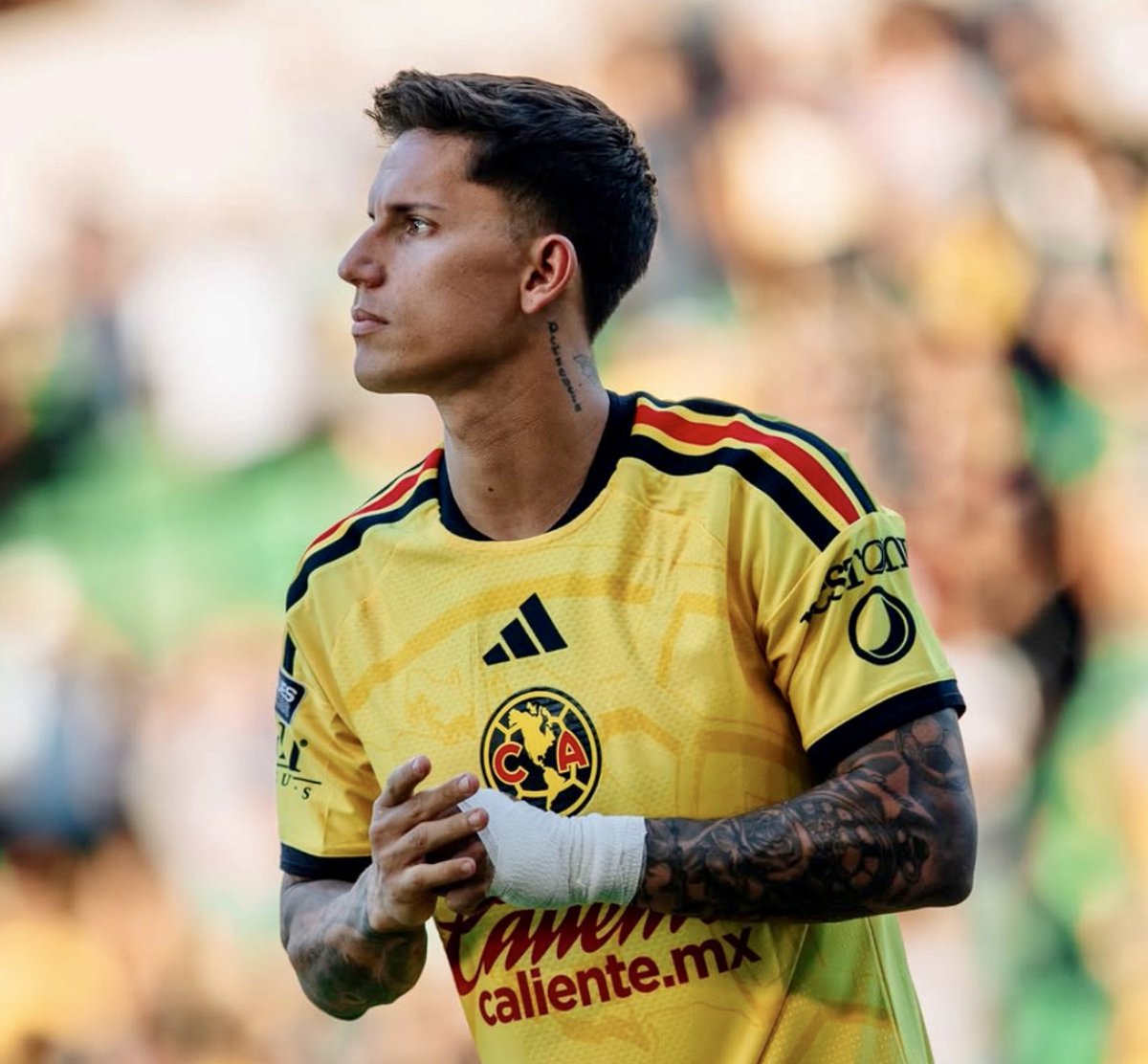 ElJefeAguila's tweet photo. 🚨¡ÚLTIMO MOMENTO!🚨

Informa @CLMerlo que Brian Rodríguez rechazó la oferta del Ajax y SE QUEDA en el América. https://t.co/8fjNSN49q1