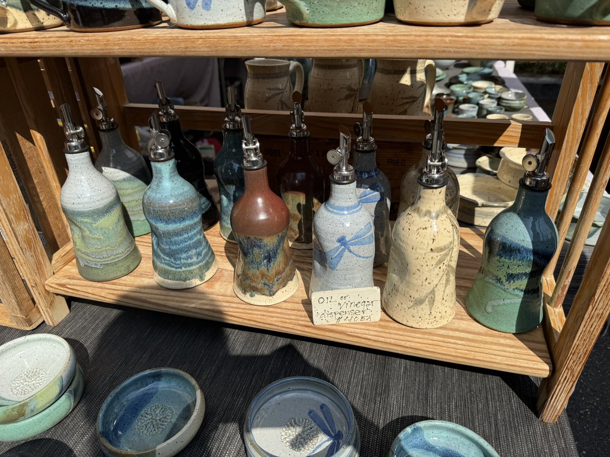 shraytheeats's tweet photo. found this absolutely stunning pottery shop today. seriously felt like a kid in a candy store https://t.co/0wdwXhhzzH