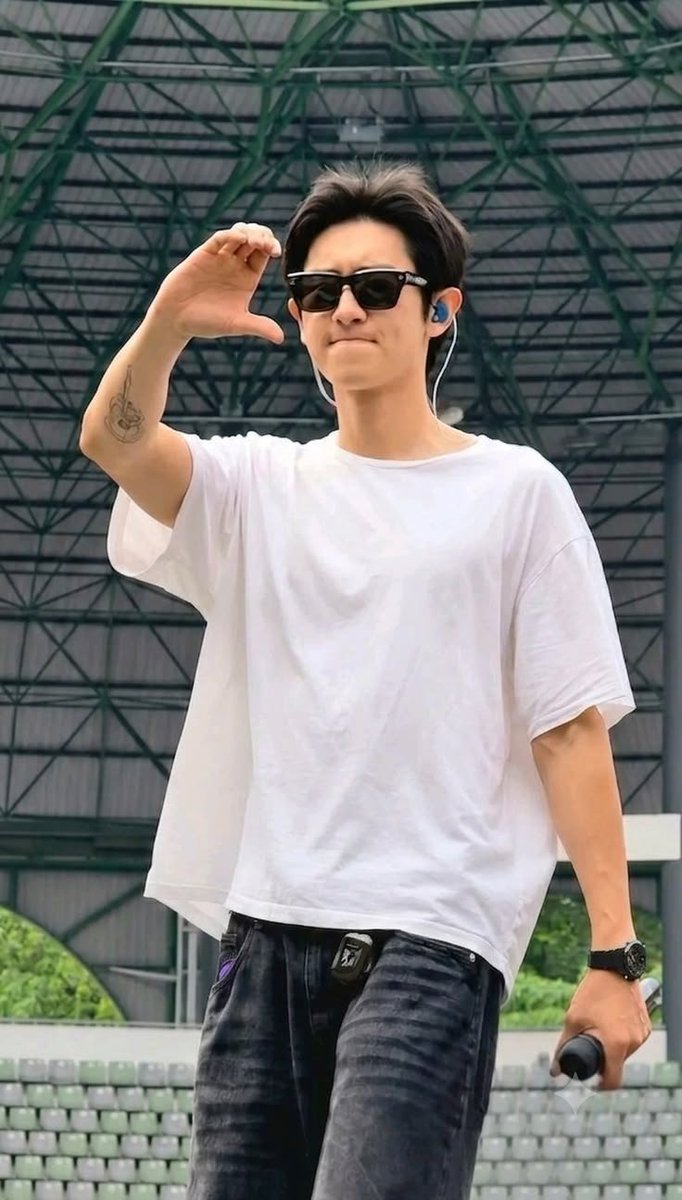 whitedreamloey's tweet photo. Good night chanyeol lovers 🍒🍀 https://t.co/M1SjK4Q3cj
