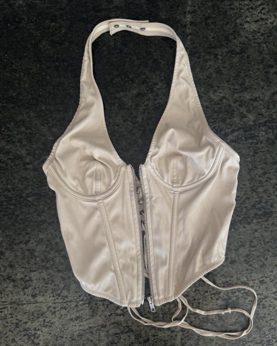 beccabbooo's tweet photo. Depop gem
Cream corset
g1ul1a https://t.co/TDT9ULaWhK