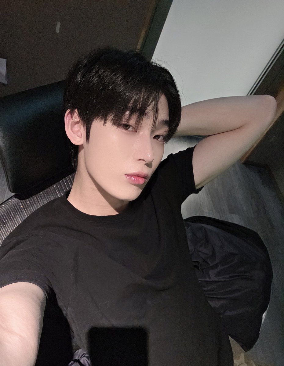 ring_12408's tweet photo. 이날 올려준 사진들이 진짜 너무 조흠...
느좋의 정석
냅다 달려가서 안기고 싶네 https://t.co/IB6cFAzAy1