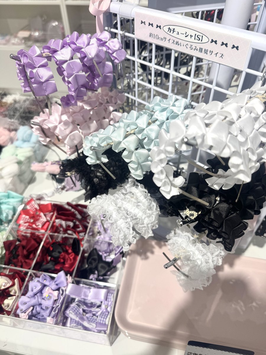 POPJAM_s2's tweet photo. 実は、まだあまり知られてません。

鶴橋に
“ぬいを連れて行くためのお店”があります🎀

ぬい服は何着でも試着OK。
リボンや小物も、その場で合わせて選べます。

ネットで眺めるだけじゃなく、
推しを連れて実際に選ぶ推し活。

ぜひPOP JAMを覗いてみてください👀

📍POP JAM鶴橋店
大阪市生野区桃谷2-9-14

#ぬい活 #大阪推し活 #鶴橋
