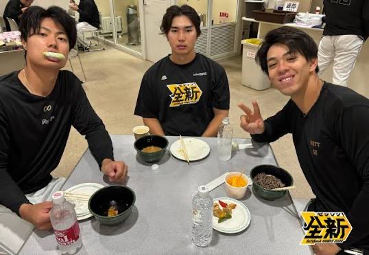 JERE919Z's tweet photo. りくりゅうたか
#sbhawks 
#少なくともりくりゅうではない画像を貼る
画像引用元:
https://t.co/QmDBPrpndD https://t.co/0zqVpqO8ti