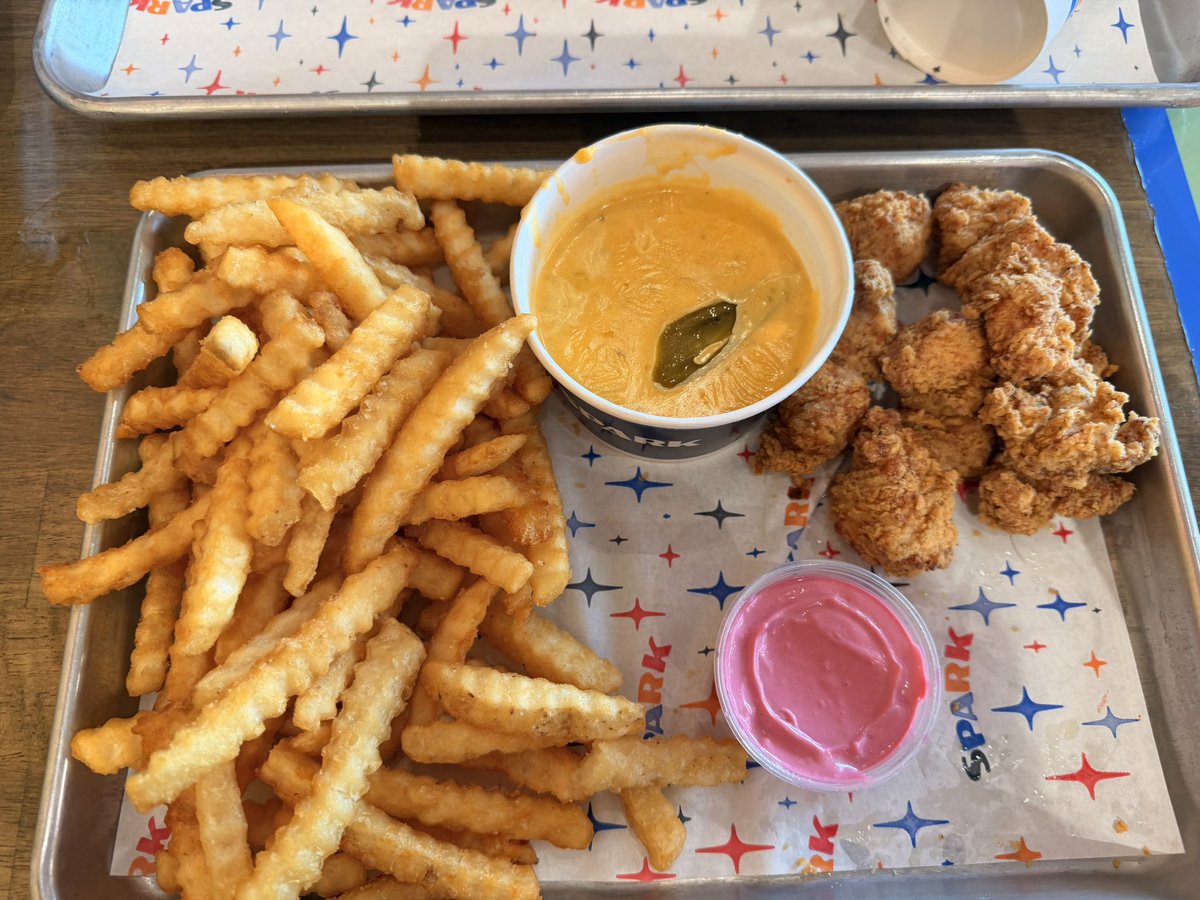 johnasexcursion's tweet photo. this is like the weirdest assortment of food i think ive ever eaten #edrtwt https://t.co/avZn2vFIRE