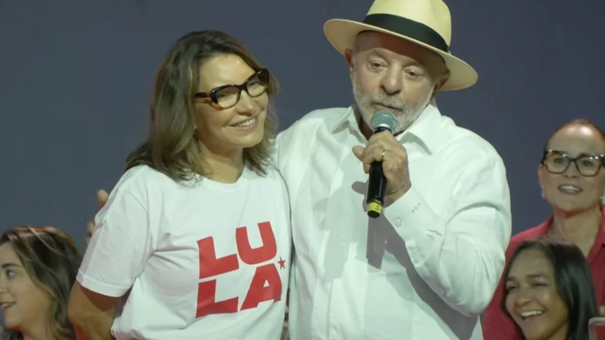 SodLinda's tweet photo. Lula, o Biden Tupiniquim, no ato "Mulheres com Lula", em BH, confundiu suas mulheres: 
"Perdi Janja! MInha mulher! Depois de 45 anos de casados!" 
 Ainda no evento, Lula ofendeu os Garis: 
"O cara tem orgulho de falar: Sou engenheiro, sou médico, mas lixeiro é uma coisa pobre!" https://t.co/3YqOrmHB7K