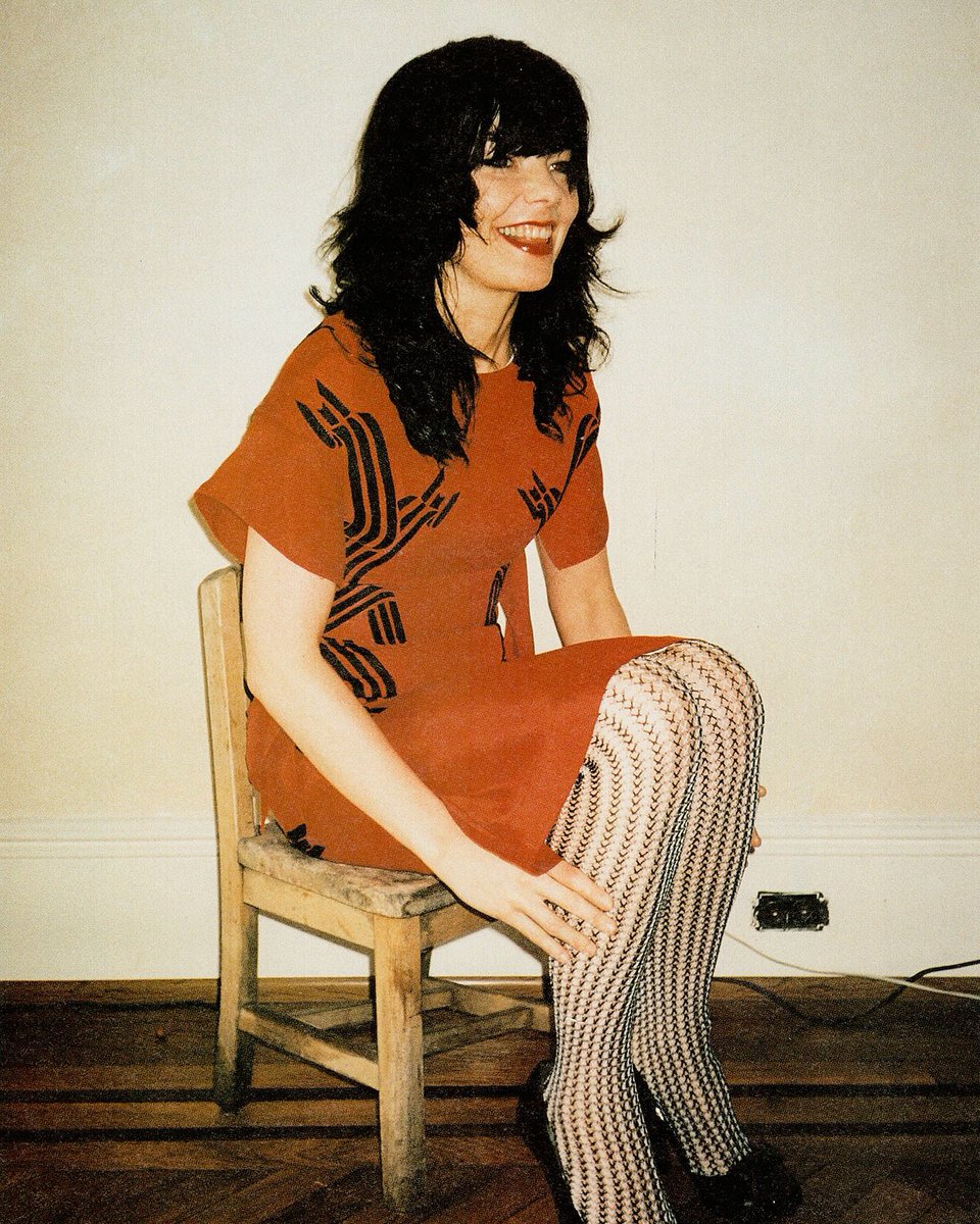 bjorkarchivee's tweet photo. Björk by Terry Richardson (2001) https://t.co/zFCqkqF4eX