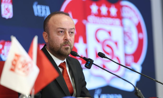 transferftbol's tweet photo. Sivasspor tek.drk. saniyor ki ne kadar defans yaparsak o kadar iyi
🔸İsmet Taşdemir büyük takım atak futbol tecrübesi yok
🔸Hoca, futbolcular elinden geleni yapıyorlar, fazlası olmaz!
❗ Yanlış olan, stajer yönetim
❗Ali şaşal ve ziya erdal ın ne işi var bu takımda?
@Sivasspor https://t.co/eInaZ24Uu0