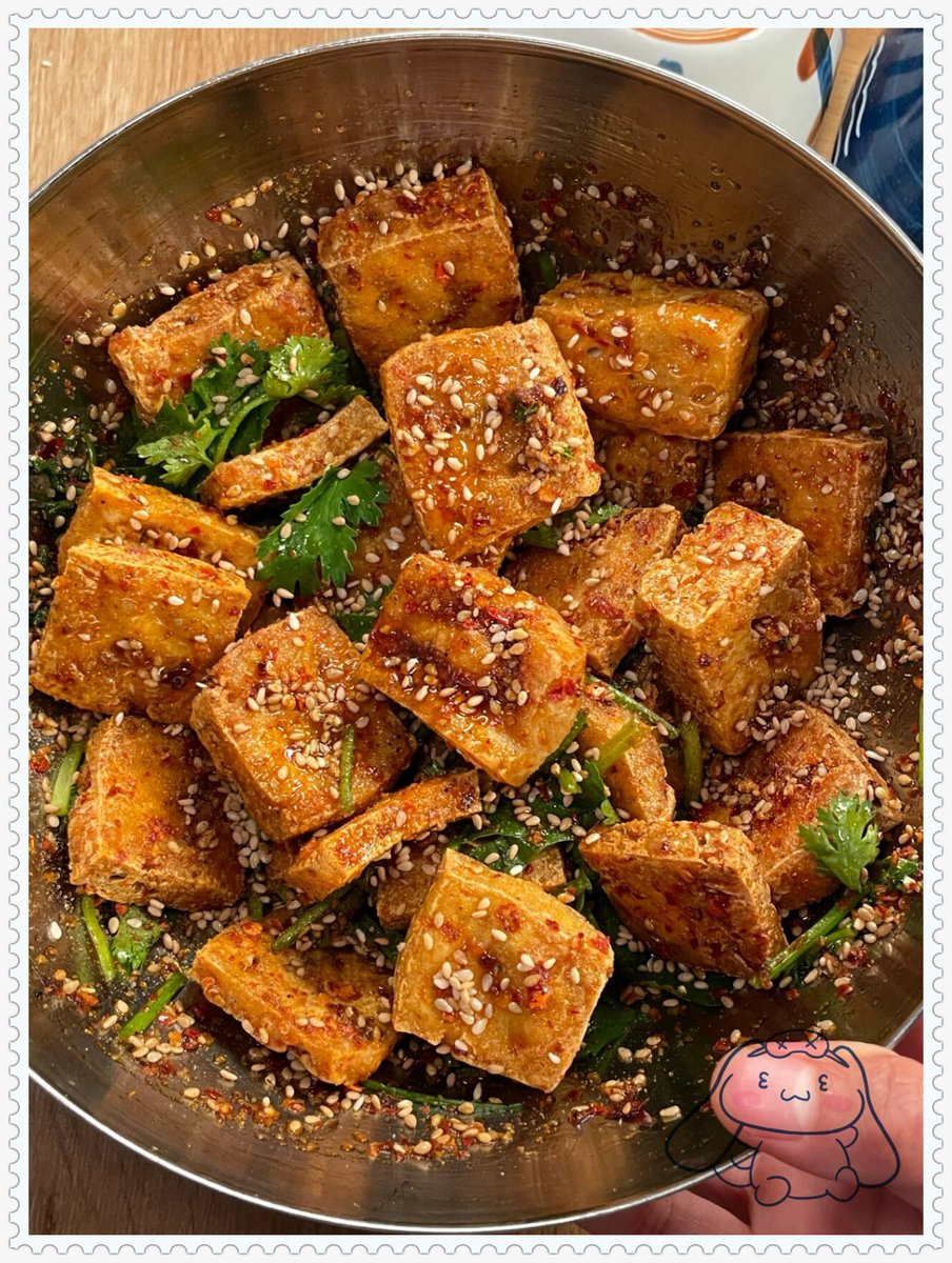 hldvif's tweet photo. Craving this crispy fried tofu on a stick with spicy chili flakes from the street stall tonight—no late-night snack hits better!， https://t.co/8vXpW6OHKJ