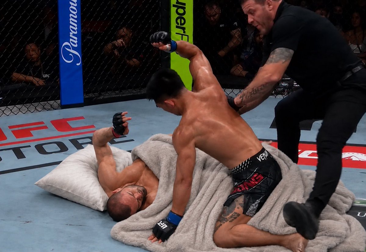 NewsKlipsDaily's tweet photo. @wildup0 @ShoejLA @FightluckBet Are you still crying about ur boi getting the literal shit beat out of him? Umar POOPED his shorts 🤣💩 https://t.co/2RKCCbraVZ