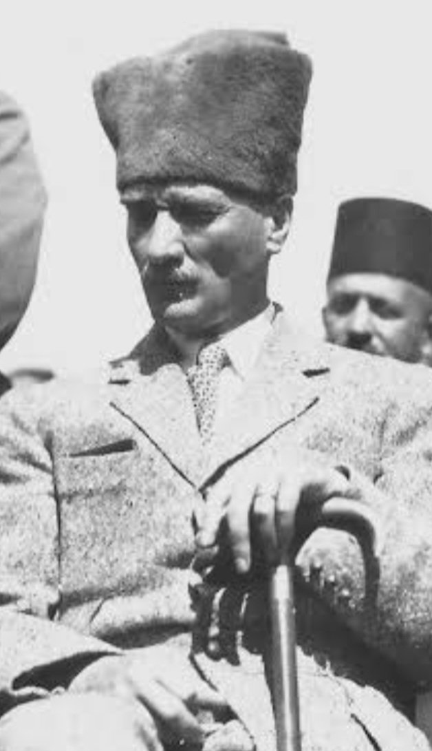 onur_1283's tweet photo. Büyük Önder Atatürk, Büyük Zafer'in ikinci yıl dönümü dolayısıyla yaptığı konuşmanın sonunda Türk gençliğine seslendi:

"Ey yükselen yeni nesil! Gelecek sizindir. Cumhuriyeti biz kurduk; onu yükseltecek ve yaşatacak olan sizsiniz."

30 Ağustos 1924 https://t.co/5JC845K8gx