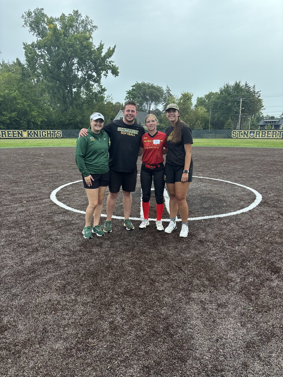 Haley_conradt04's tweet photo. Thank you @SNCSoftball for hosting a great camp today! I really enjoyed the defensive drills and scrimmage and it was great to be outside on your diamond! 
@MasonVr13 @coachmaddiefink @wisconsinheatfp https://t.co/99zEphrPqn
