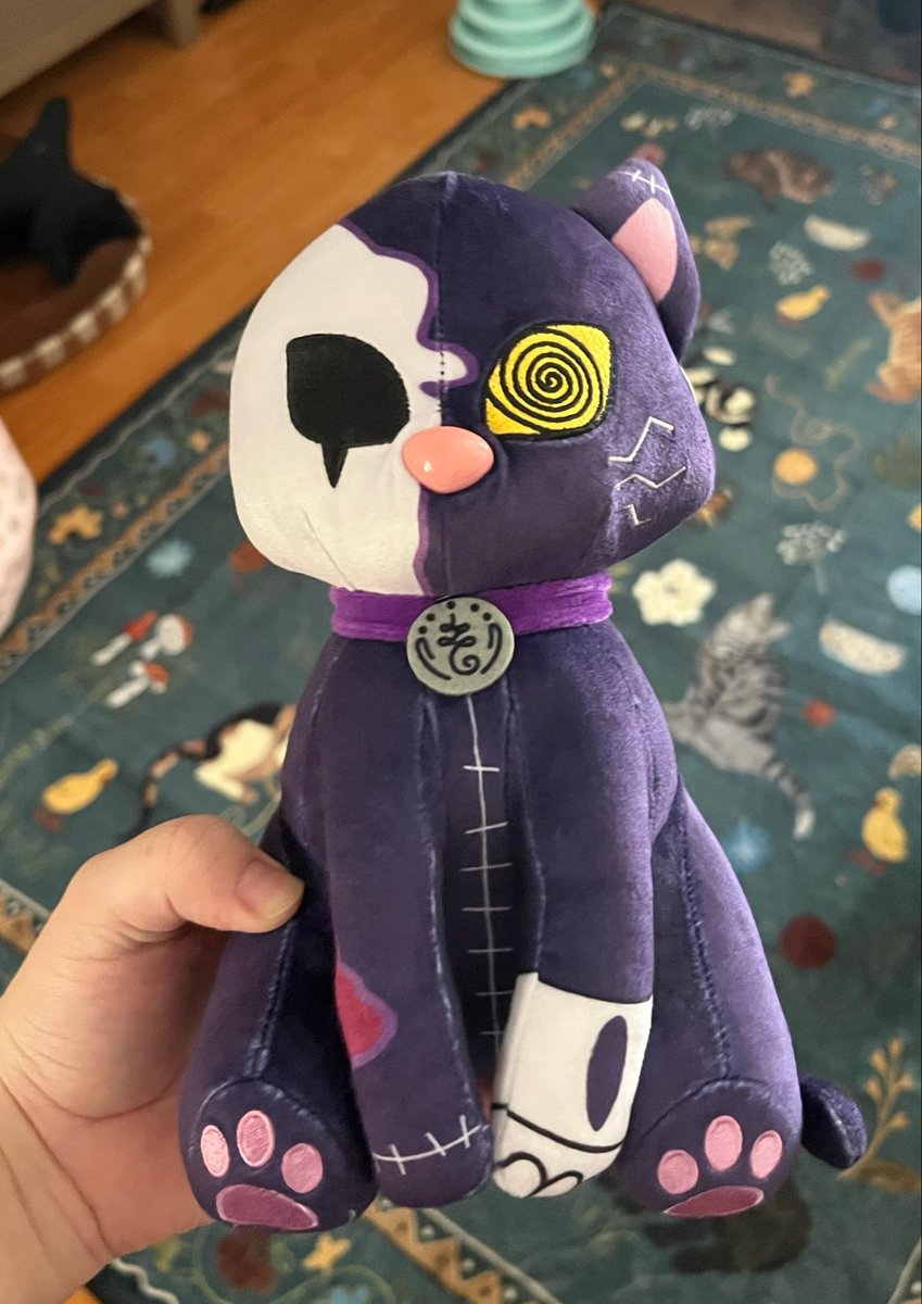 galaxy_katyt's tweet photo. BABY CAME 
(raven is my cats name too)
 #freakshow #freakshowmcrp https://t.co/RfalaKJoZm