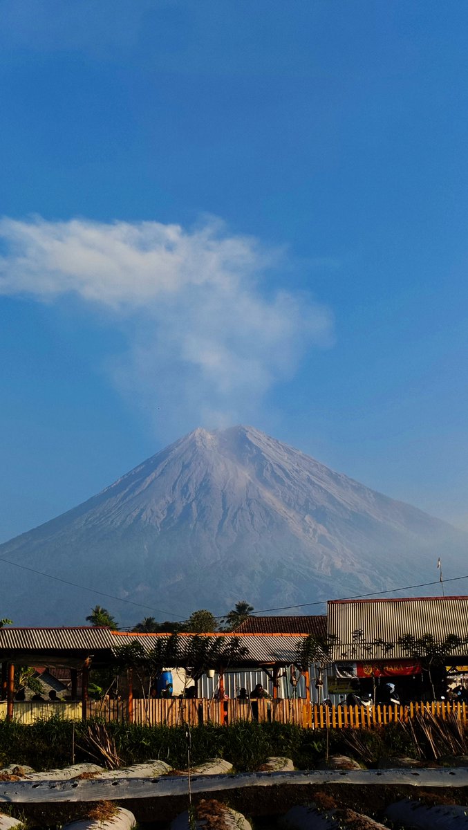 kjsmeong's tweet photo. semeru cantik bgt🥹 https://t.co/ilXKjzOGog