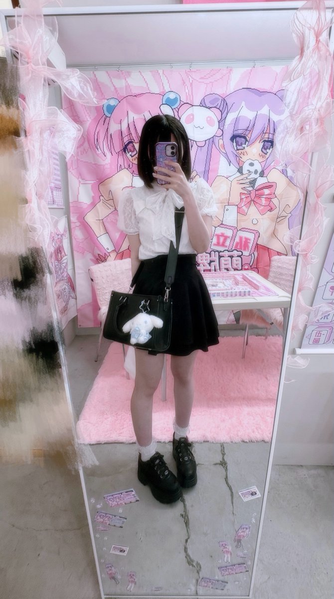 ei_seth_'s tweet photo. すごく可愛い素敵空間でした🀄️💗
麻雀を覚えたくなりました！すぐ影響される⊂( ᴖ ̫ ᴖ )⊃
記念にチェキも撮れてよかったー🎶
（念のためお顔隠してます…！）
#私立萌牌学園麻雀部 https://t.co/IxbIsBIwaD