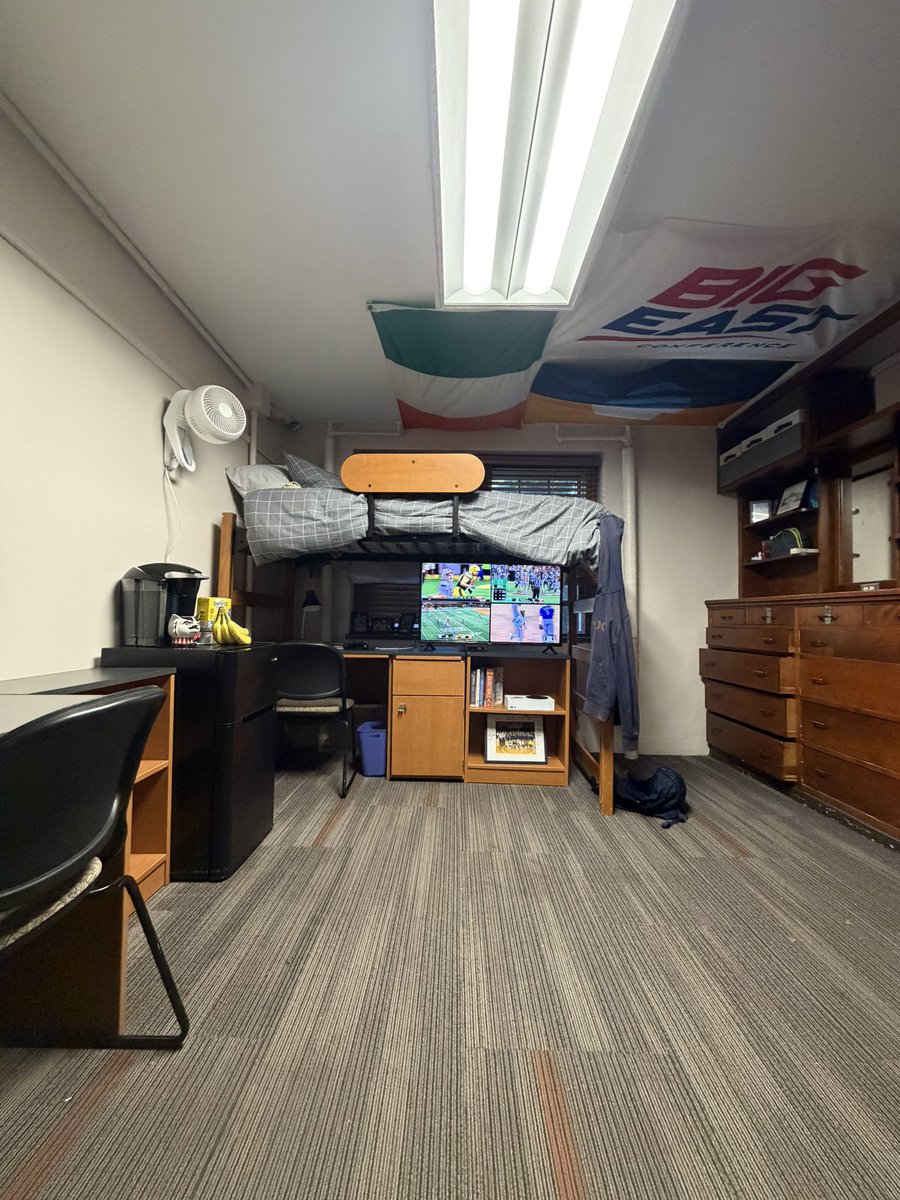 fgibbens746's tweet photo. This could play. #dorm #quadbox #college https://t.co/kqHMNBVpQp