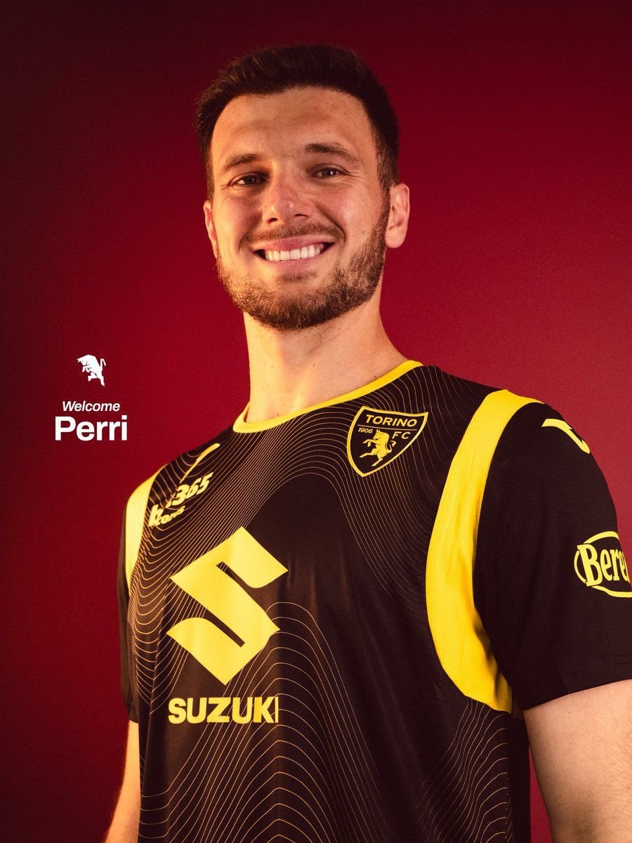 Tuttocalcionew2's tweet photo. ✅ UFFICIALE ✅
Lucas #Perri è un nuovo giocatore del #Torino
Arriva in prestito con diritto di riscatto dal #Leeds 🤝
#Calciomercato
#Transfers
#SerieA
#PremierLeague https://t.co/xFYCjiImki
