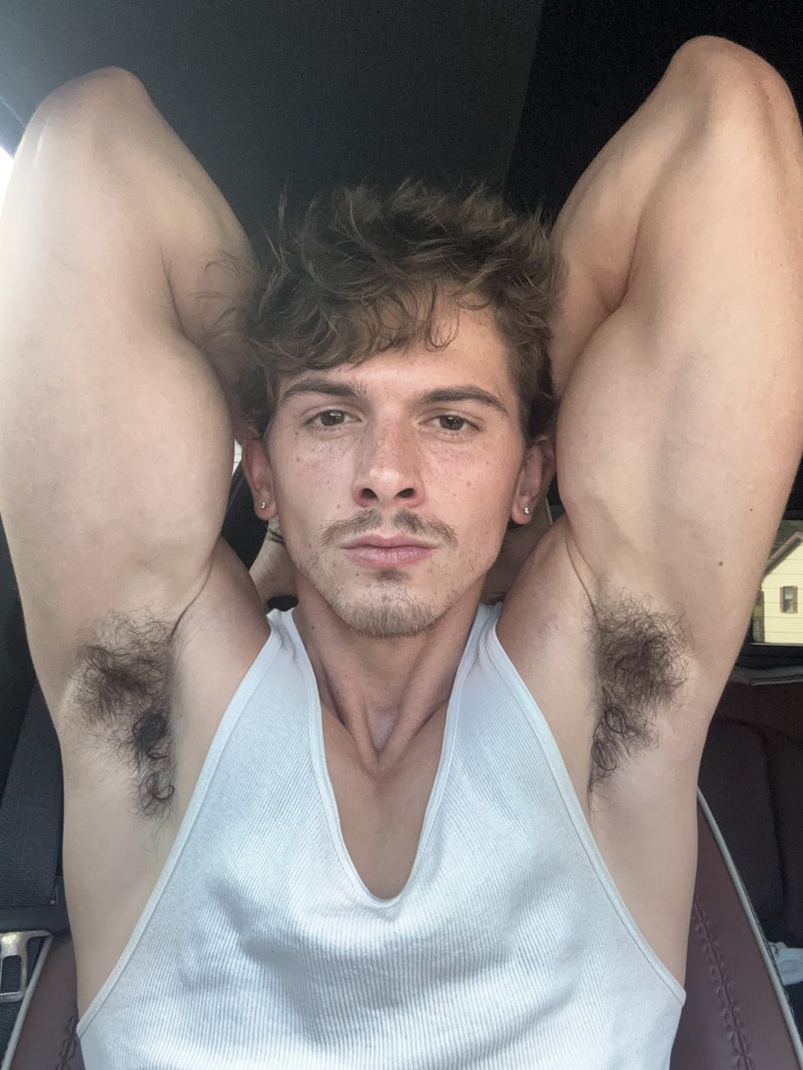 AlphaJT_'s tweet photo. My arms are bigger then your head https://t.co/ss154PrWYg