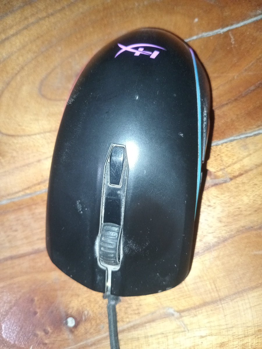 overplayVT's tweet photo. Gente bonita de twitter ustedes q dicen debería ya cambiar el mause lleva conmigo 8 años y lo único q se me jodio es el clic del ratón y bueno ahora quiere joderse el secundario @HyperXLatam ustedes q opinan lo cambio o aguanta unas partidas más de lol y fortnite xD https://t.co/riAzzr4pXs
