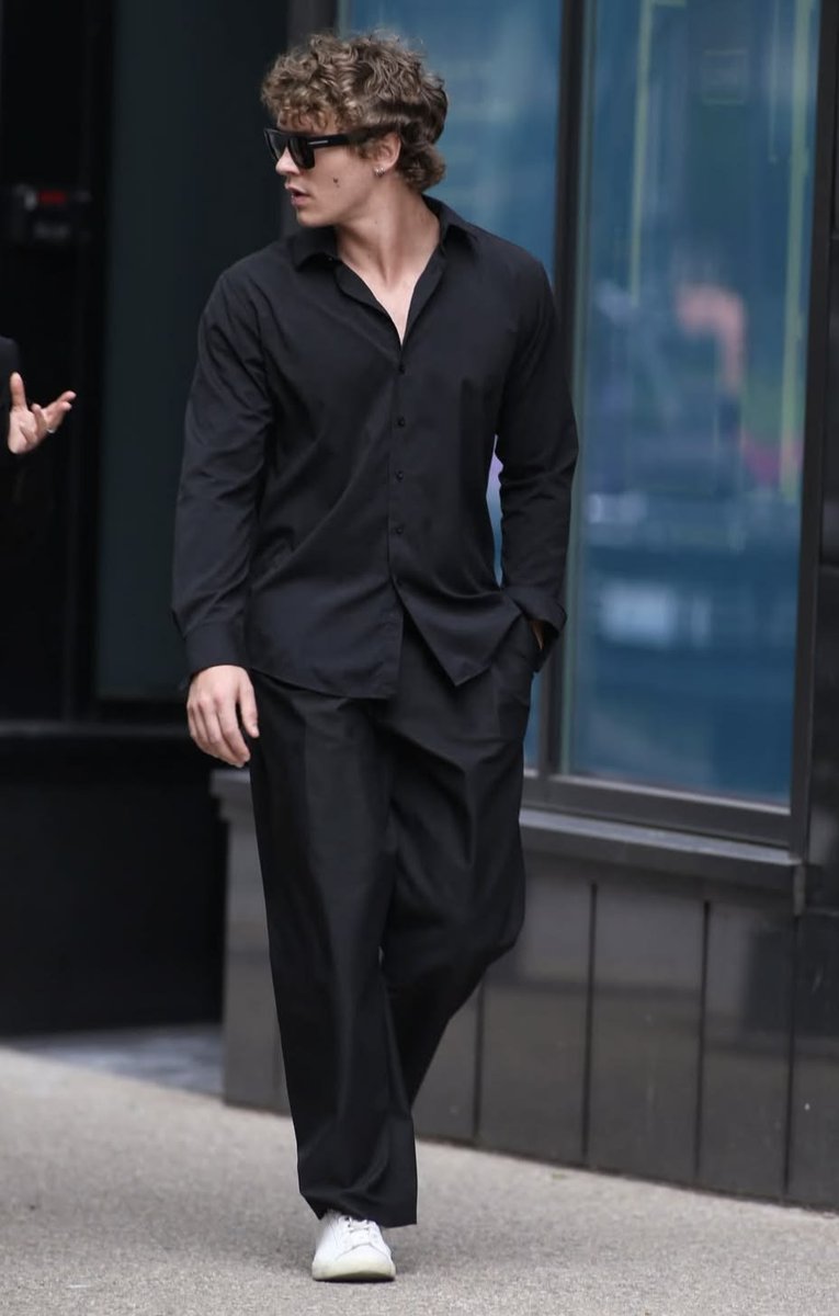 hudaquarius's tweet photo. i still think about this look every single day https://t.co/vWxqQxutk5