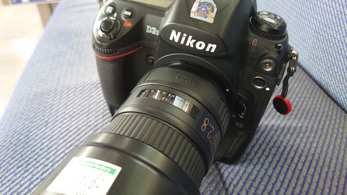 NikopenMan's tweet photo. 連写音はさながら重機関銃のD3s https://t.co/xYGt6hQ2iZ
