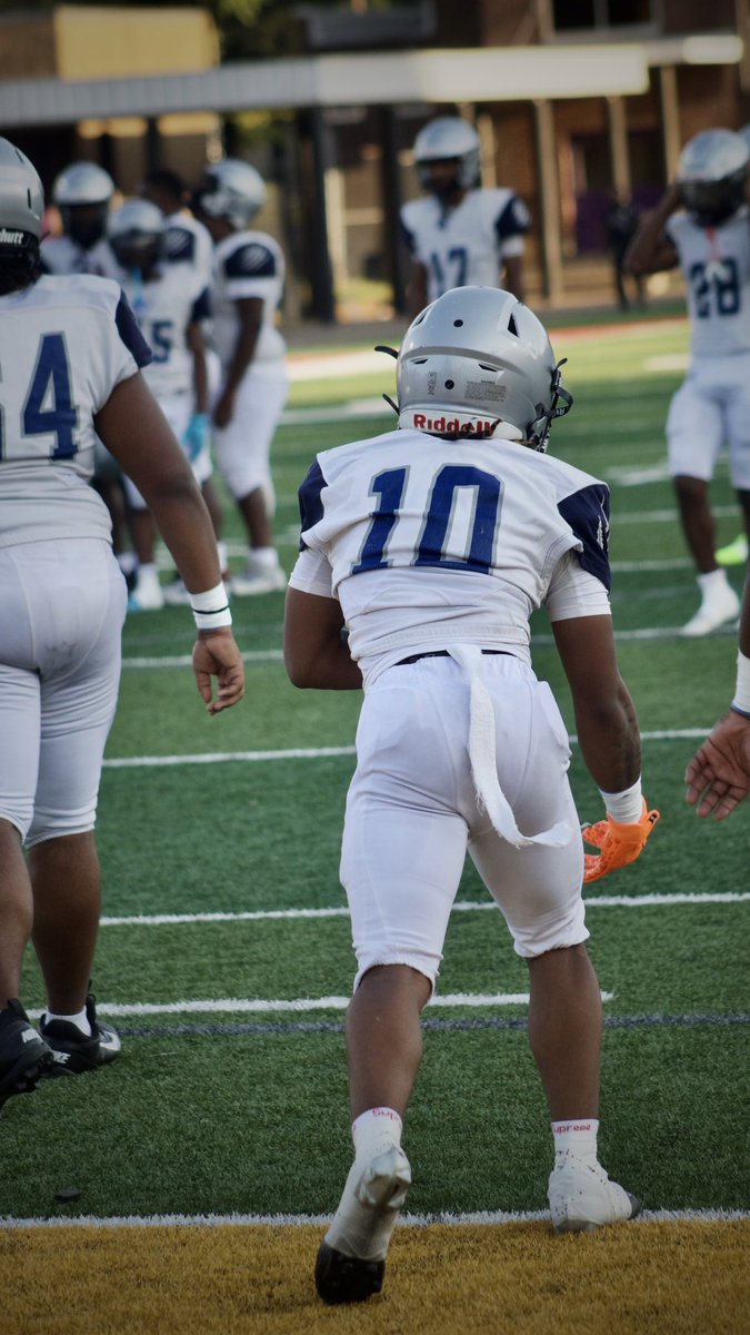 AChriston5's tweet photo. WEEK 2 Clips  Tuff lost !
5 carries 50+ yards
3 tackles 
@PrepRedzoneTN @TnVarsity @johnvarlas @CSmithScout @ScottC_Scout @YNU901 @247Sports https://t.co/GB0pwK8w4m
